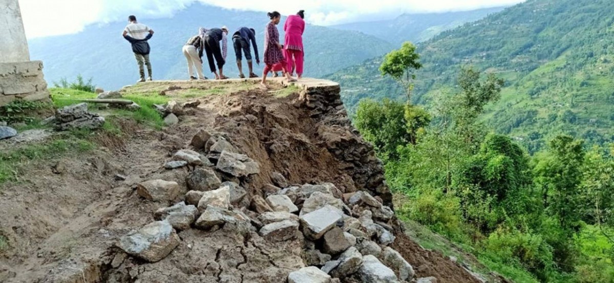 पूर्वाधार विकास कार्यक्रमको बजेटले बनेको विद्यालयको पर्खाल पूर्णरुपमा भत्कियो