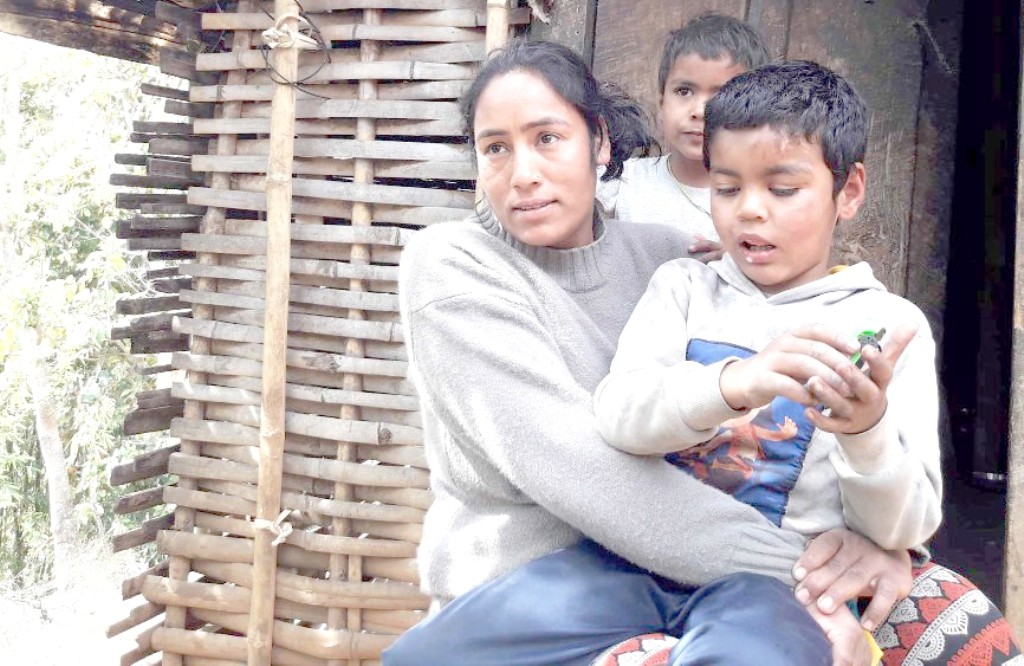 See the painful condition of these children. यी बालकको दर्दानक अवस्था ।
