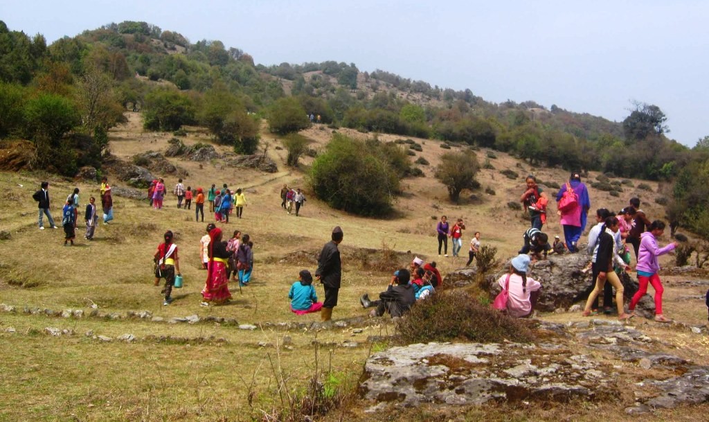 आहा ! कति सुन्दर ठाँउ : खोटाङको दिक्तेल रुपाकोट मझुवागढीमा अवस्थित पर्यटकीयस्थल रुपाकोट ।