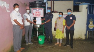 जिल्ला प्रहरी कार्यालयमा रेडक्रसको हेण्ड वासिङ स्टेशन  