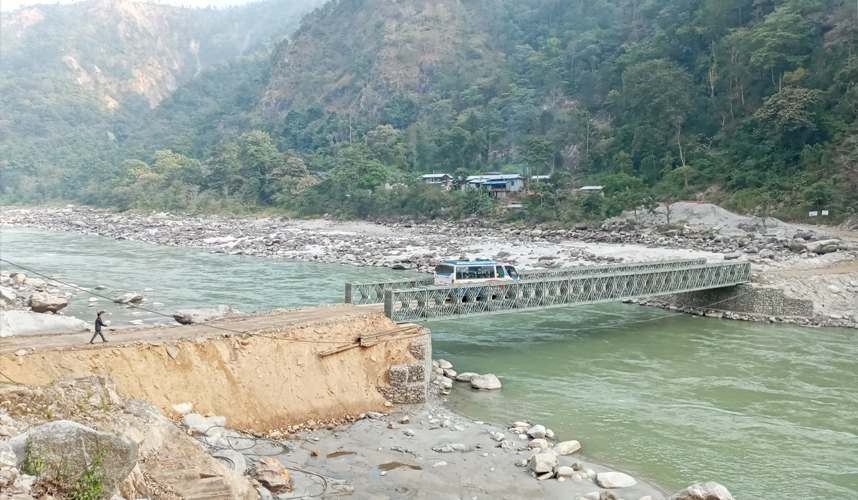 सुनकोसीस्थित फोक्सिङटारको बेलिब्रिज झिकियो, दिक्तेल–गाईघाट सिधा यातायात बन्द
