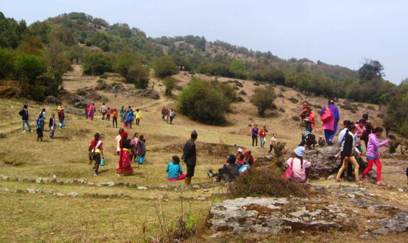 खोटाङको दिक्तेल रुपाकोट मझुवागढीमा अवस्थित पर्यटकीयस्थल रुपाकोट ।