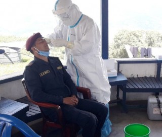 कोरोनाको सबैभन्दा ठूलो जोखिममा प्रहरी, २३ सय २० मा संक्रमण पुष्टि