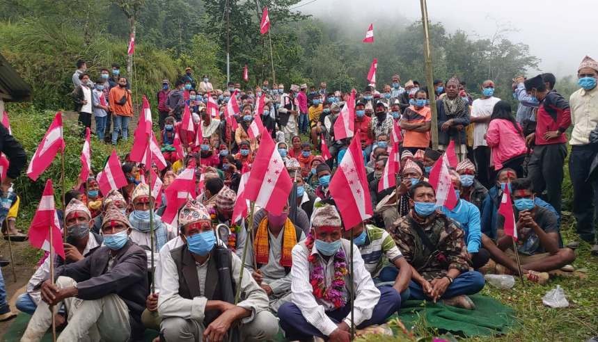 पूर्व गाविस अध्यक्ष सहित नेकपाका सय बढि नेता तथा कार्यकर्ता कांग्रेस प्रवेश 