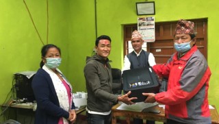 विद्यालयलाई वडा कार्यालयको ल्यापटप र प्रिन्टर 