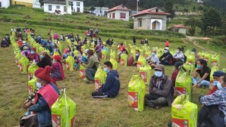 जेष्ठ नागरिक र अपाङ्गलाई खाद्यान्न वितरण