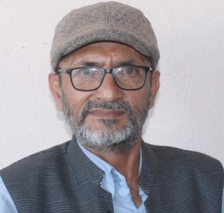 आफैँ बरालिएको राजनीति 