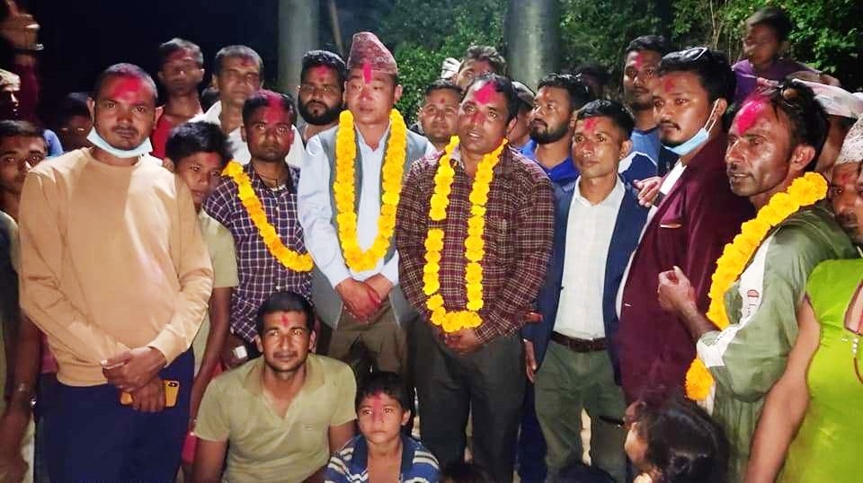 गाँउमा विद्युत बलेपछि स्थानीयवासीले मनाए खुशीयाली