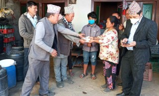 अटोरिक्सा दुर्घट्नामा गम्भीर घाइते भएका युवालाई सहयोग
