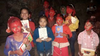 उत्कृष्ट छात्र/छात्रालाई अभिभावकको सम्मान  
