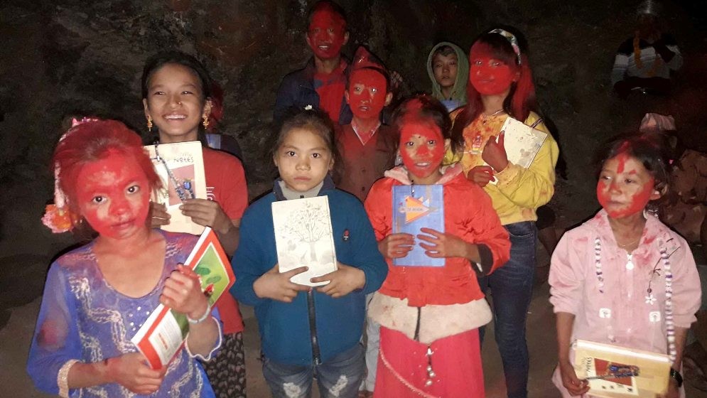 उत्कृष्ट छात्र/छात्रालाई अभिभावकको सम्मान  