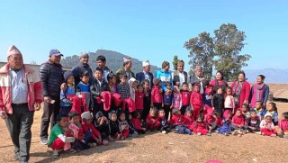६० जना विद्यार्थीहरूलाई न्यानो कपडा प्रदान 