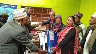 कराते संघलाई वडाध्यक्षले दिए ल्यापटप र प्रिन्टर 