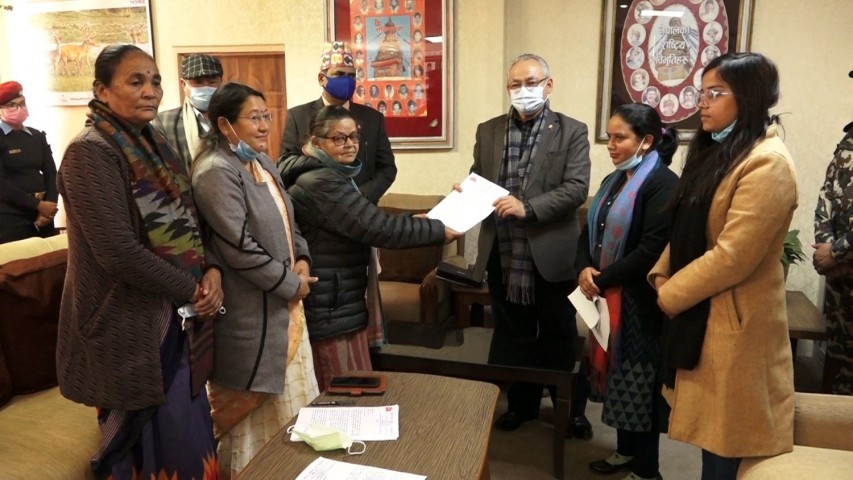 रामकुमारी झाँक्रीलाई पक्राउ गर्न माग गर्दै गृहमन्त्रीलाई ज्ञापनपत्र