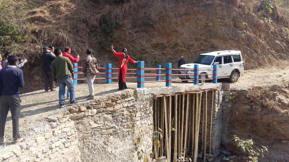 खोटाङबजार र  सिमपानी जोड्ने खिखु खोलामा कल्भर्ट उद्घाटन