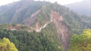 यातायात व्यवसायीले गरे अनिश्चितकालीन घुर्मी–कटारी–मिरचैया सडक बन्द