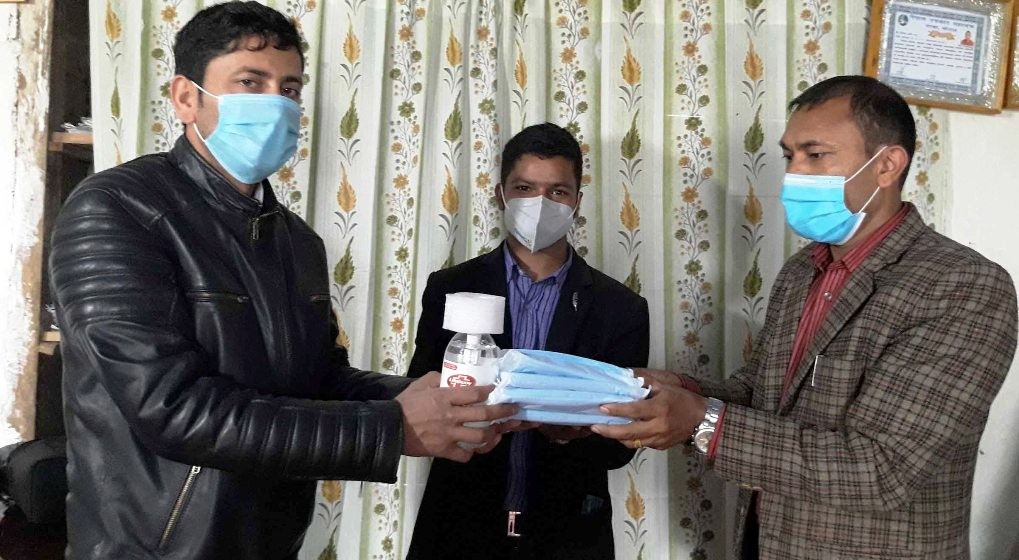 पत्रकार तथा सञ्चार माध्यमलाई पत्रकार महासंघको मास्क र सेनीटाइजर