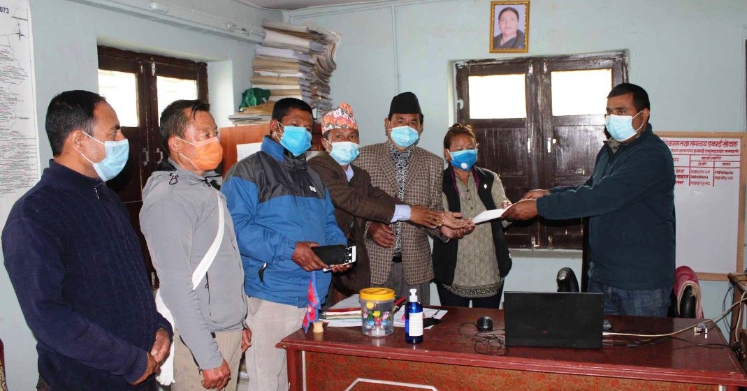 कोरोनाकै बिच शिक्षक उत्रिए आन्दोलनमा  