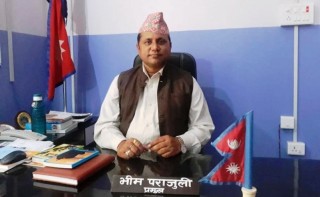 नगरप्रमुख पराजुली र कांग्रेस नेता न्यौपानेले आफू चढ्ने गाडीलाई बनाए एम्बुलेन्स