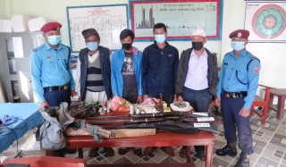 हातहतियार र जङ्गली जनावरको  छाला  सहित खोटाङमा चार जना पक्राउ