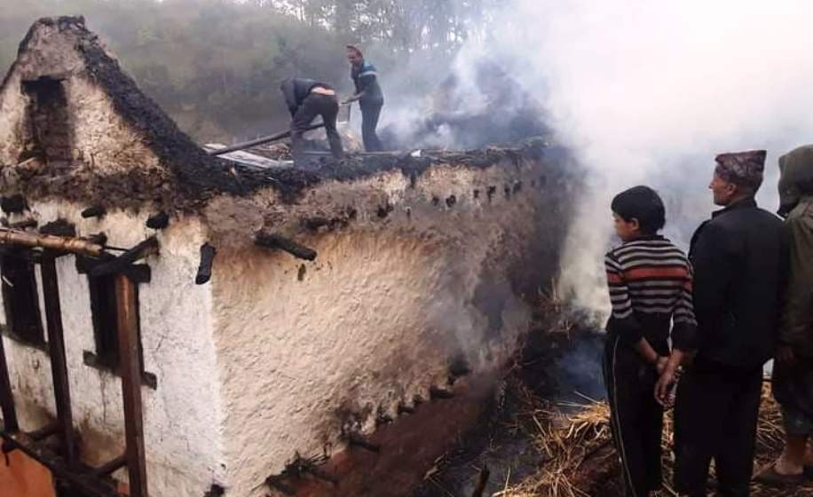 आगलागी हुँदा पाँच लाखभन्दा बढीको धनमाल क्षती 