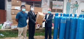 स्वास्थ्य कार्यालय खोटाङलाई ९ लाख बढिको स्वास्थ्य सामग्री  