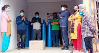 सामाजिक गुठीले जुटायो २० वटा अक्सिजन सिलिण्डर 