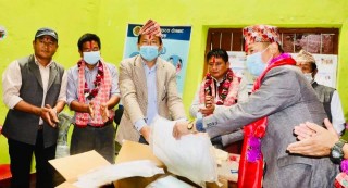 खोटाङका पाँच स्वास्थ्य चौकीलाई  स्वास्थ्य सामग्री उपलव्ध