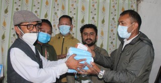पत्रकार महासंघद्धारा पत्रकारलाई स्वास्थ्य सामग्री वितरण