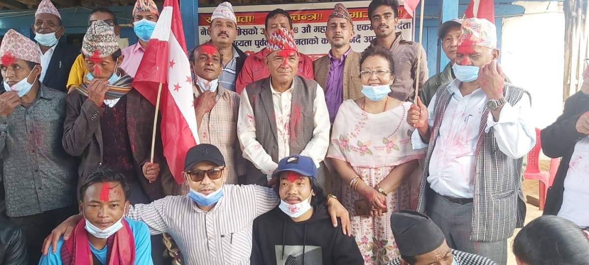  एमाले र माओवादीबाट दर्जन बढी कार्यकर्ता कांग्रेसमा प्रवेश