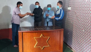 पत्रकार महासंघलाई फर्निचर व्यवसायीको सहयोग