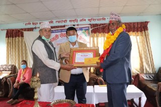 दिप्रुङका उत्कृष्ट तीन कर्मचारी पुरस्कृत