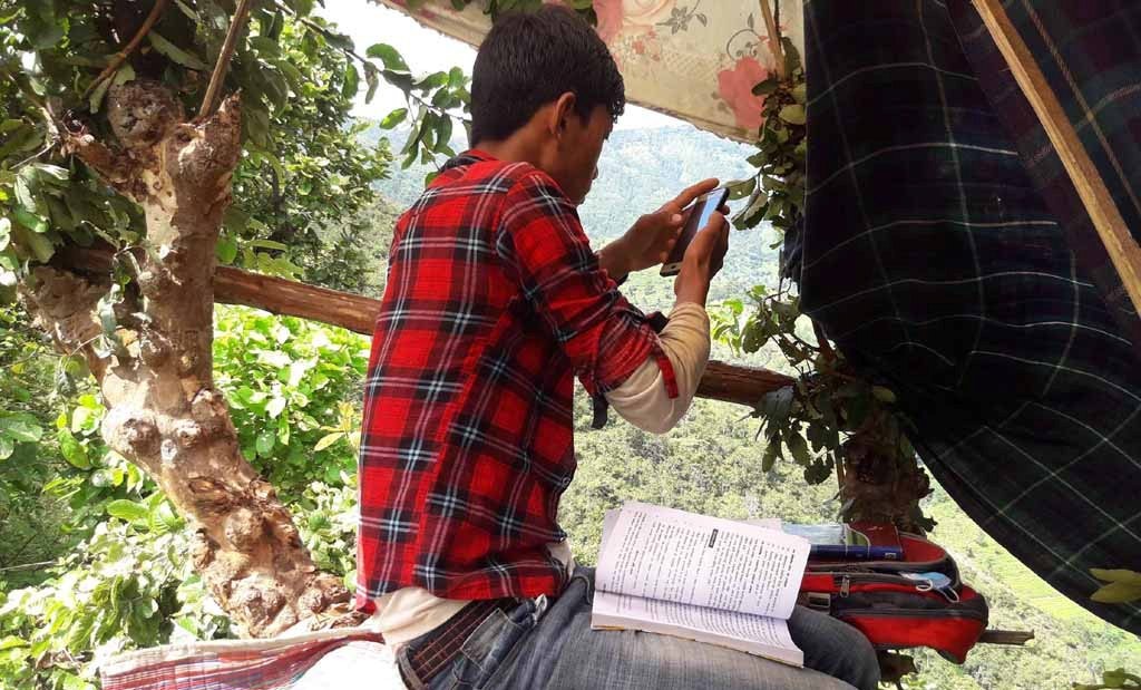 अनलाइन कक्षा लिन रुखमा डेरा (फोटो फिचर)