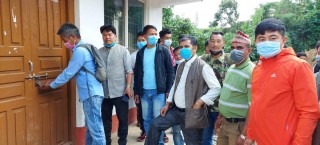 अपायक ठाउँमा बनाइएको भन्दै वडा कार्यालयमा दोश्रोपल्ट ताला 