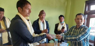 ब्लड क्यान्सर पीडित बालकलाई पत्रकार राईले गरे सहयोग 