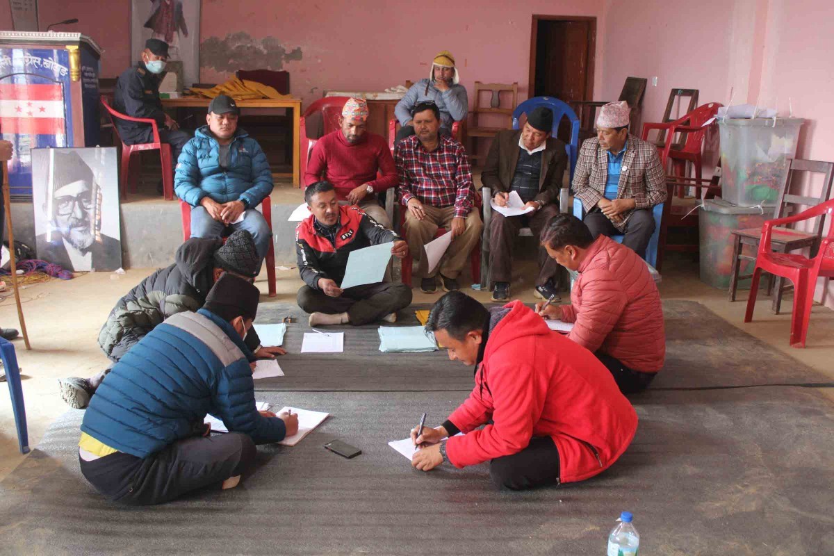 मत गणनाका क्रममा विवाद निस्किएपछि नेपाली कांग्रेस खोटाङको मत गणना स्थगित