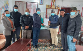 सरकारले तोकेको न्यूनतम पारिश्रमिक उपलव्ध गराउन स्वास्थ्यकर्मीको माग 