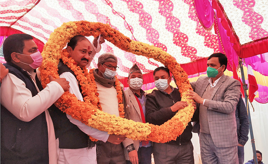 कृष्णनगरका नगरप्रमुख शाहसहित तीन जना वडाध्यक्ष कांग्रेसमा प्रवेश