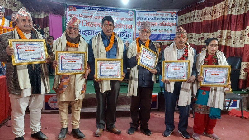 कर्मचारी आन्दोलनमा सहभागी हुँदा नोकरीबाट हटाइएका कर्मचारी सम्मानित 