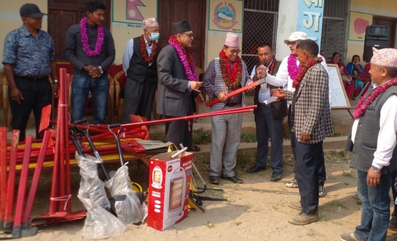 ६ सामुदायिक वनलाई अग्नी नियन्त्रक औजार