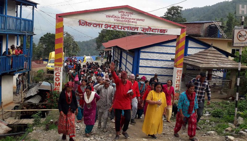 पूर्वपत्रकार दाहालको मृत्यु शंकास्पद भएको भन्दै दिक्तेलमा विरोध प्रदर्शन  