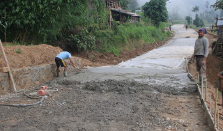 सडकको पिपिसि ढलानको छड्ने अनुगमनमा नगरप्रमुख
