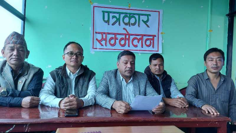 जसपा खोटाङका अध्यक्ष थापासहित ३९ जनाले  गरे  पार्टी परित्याग