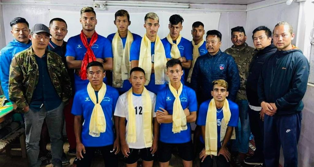 खोटाङ भलिबल क्लव यूकेद्वारा नवौं राष्ट्रिय खेलकुद प्रतियोगीतामा सहभागी हुने खेलाडीलाई जर्सी प्रदान 
