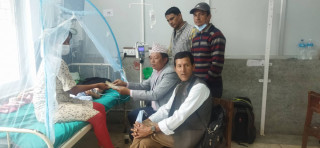 निमोनियाले सिकिस्त बालकलाई आर्थिक सहयोग