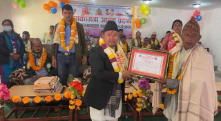 गाउँपालिकाद्वारा निःशुल्क जग्गा दिने १८ जना जग्गादातालाई सम्मान 