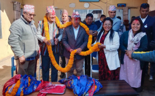 बराहपोखरीमा दुई नवनिर्वाचित सांसदलाई एउटै माला