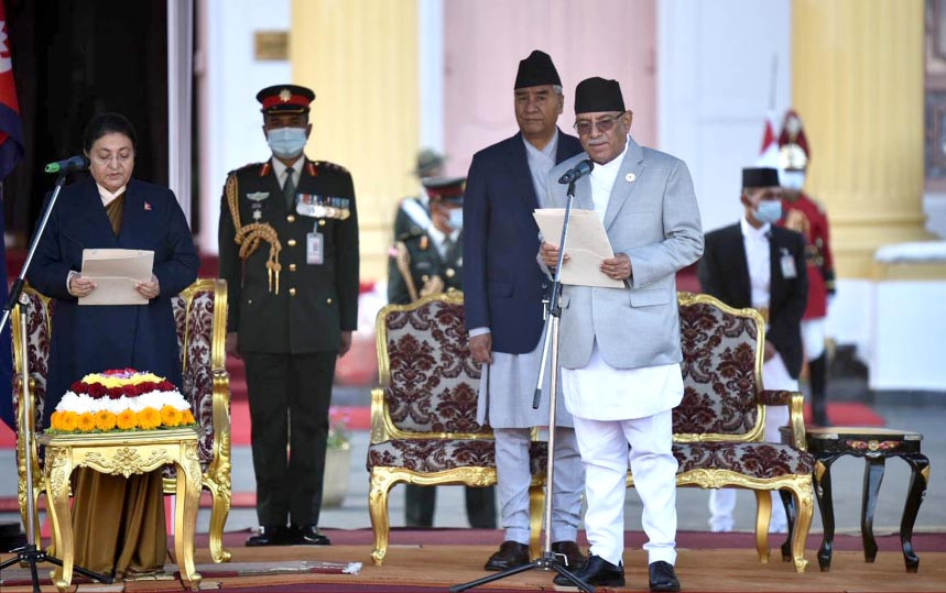 प्रचण्डले लिए प्रधानमन्त्रीको शपथ