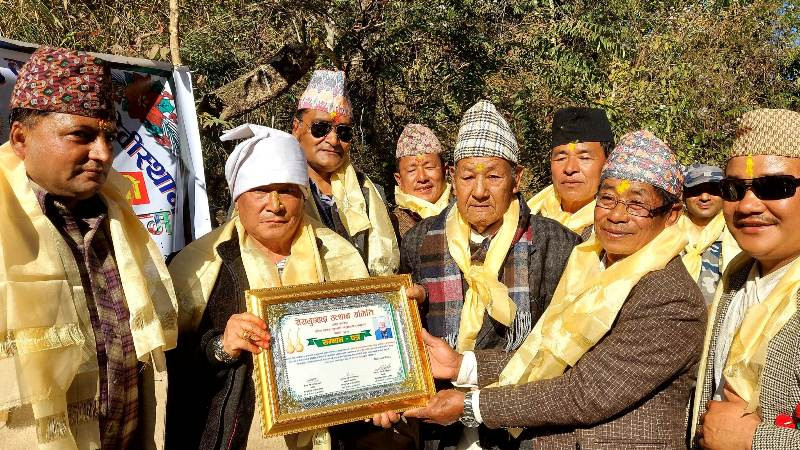 विकास निर्माणमा योगदान पुर्‍याएकोमा संविधान सभा सदस्य अर्जुन राईलाई सम्मान 