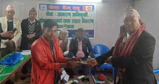  खोटाङका ६ अग्निपीडित परिवारलाई आर्थिक सहयोग